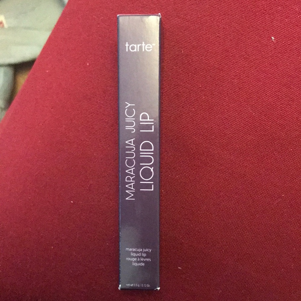 Liquid lip gloss
